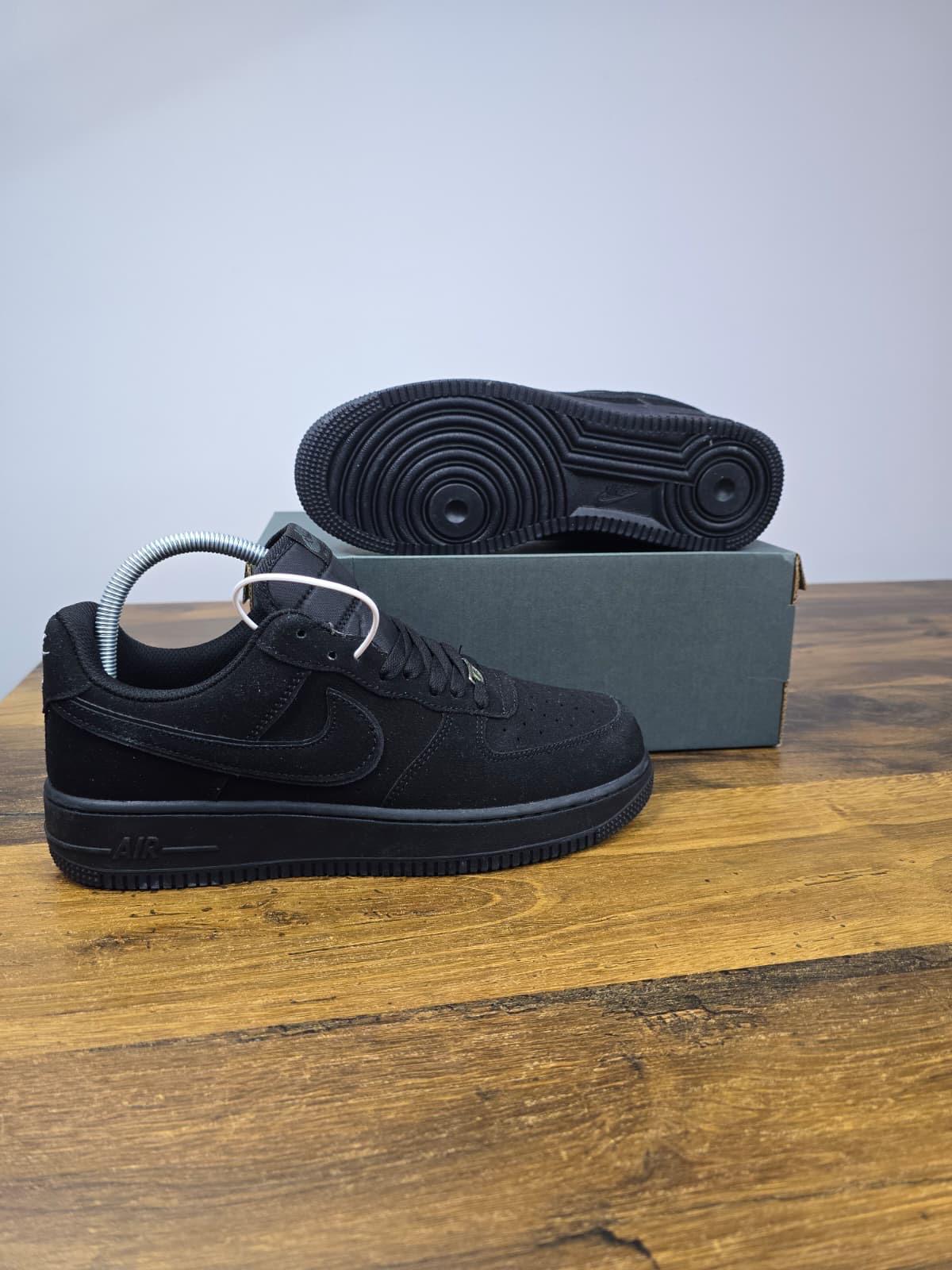 Nike Air Force 1 '07 LV8