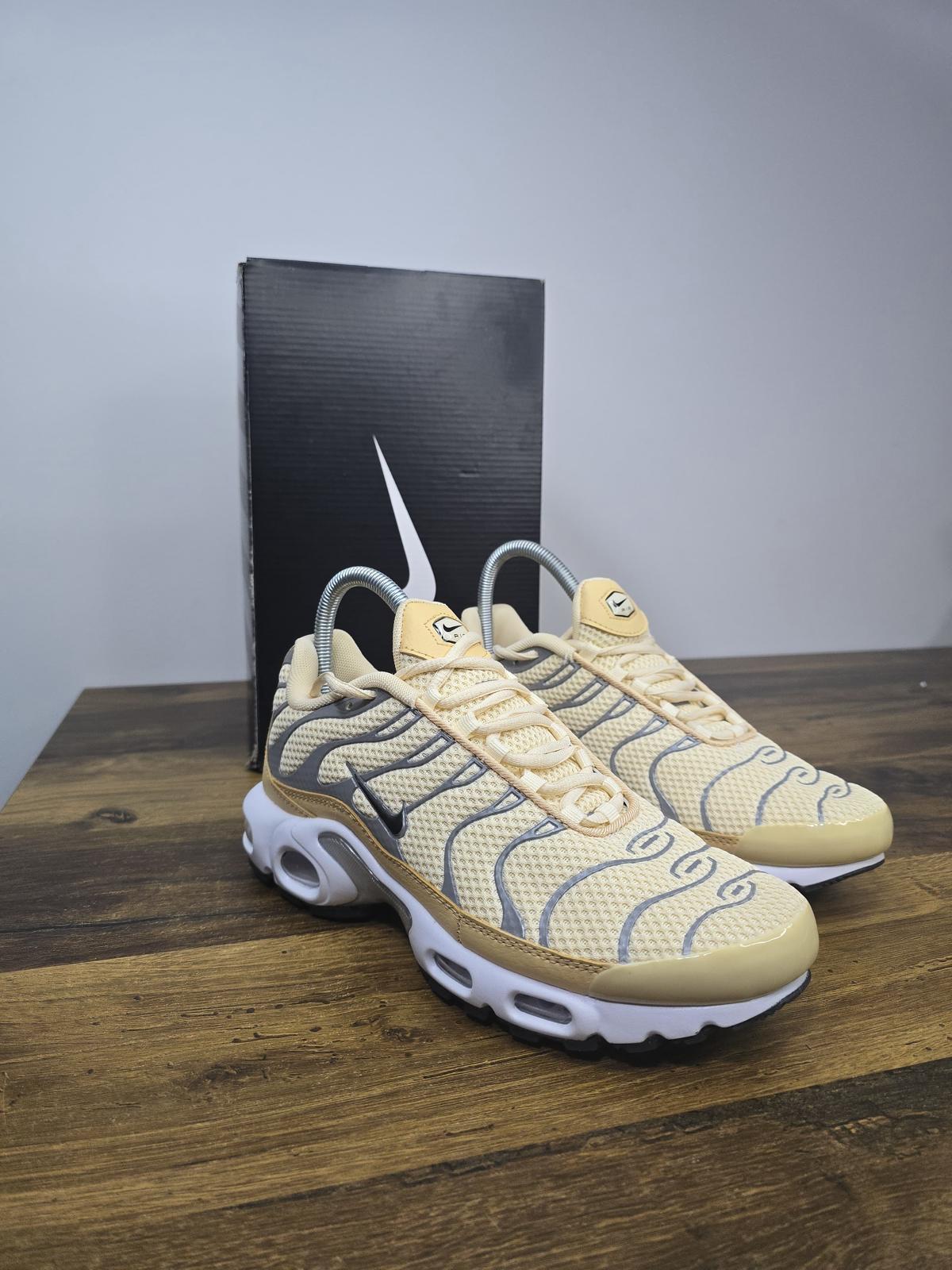Nike TN Sesame