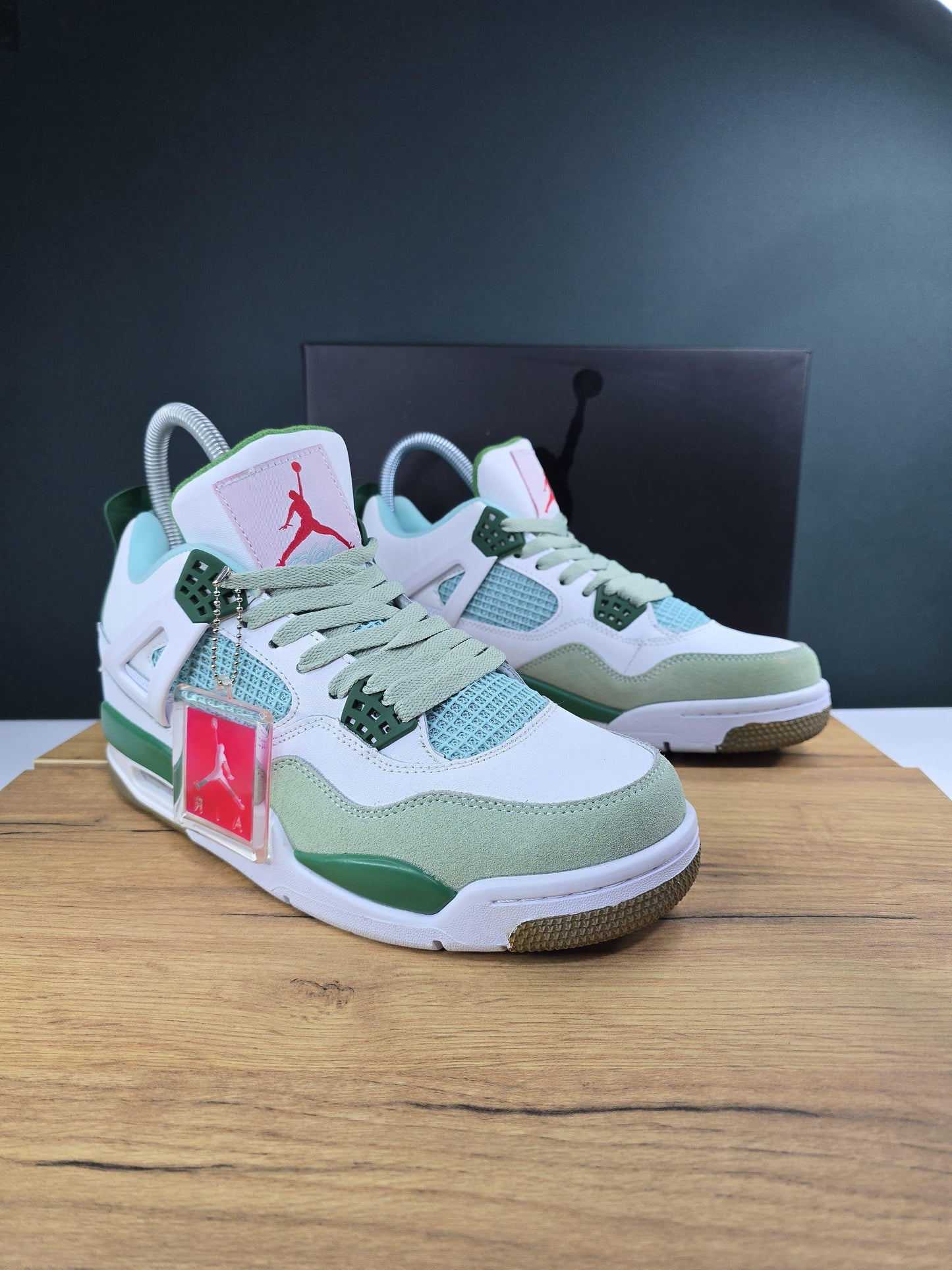 Nike JORDAN 4 Retro Pine Green