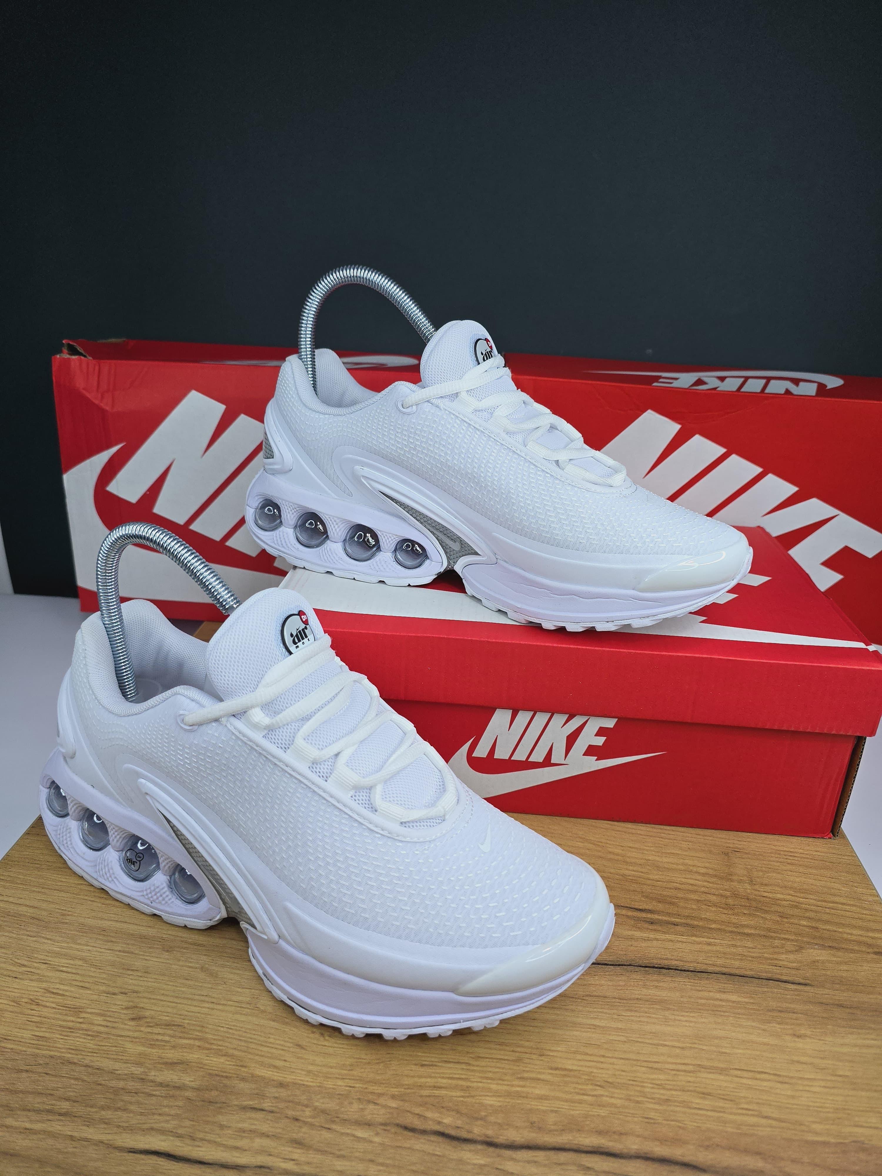 Nike DN White Metallic Silver